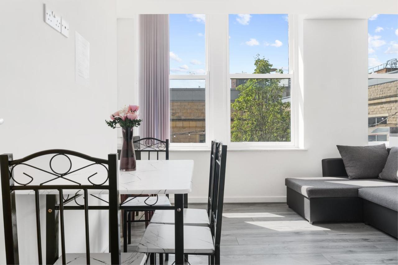 Amhc City Apartments Bradford City Centre One & Two Bedroom Apartments, 24 Hours Express Self Check In, Long Stay Contractors Welcome, Paid Parking Available Nearby エクステリア 写真