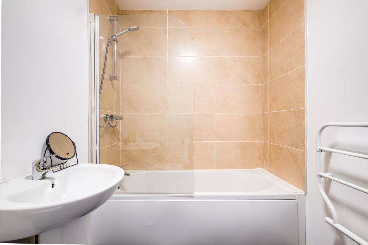 Amhc City Apartments Bradford City Centre One & Two Bedroom Apartments, 24 Hours Express Self Check In, Long Stay Contractors Welcome, Paid Parking Available Nearby 部屋 写真
